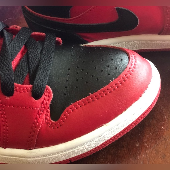 NIKE JORDAN 1 MID KIDS SHOES - Picture 5 of 15